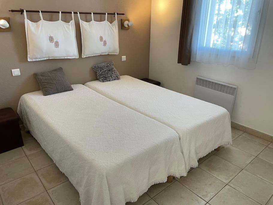 Holiday home Le Dourmidou - Avec Piscine, Au Pied Du Luberon *